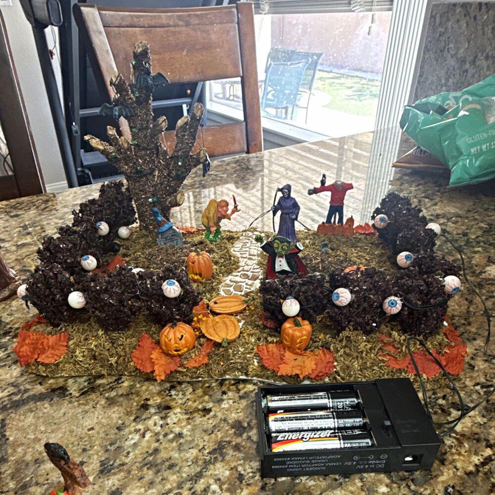 Lot Halloween Mini Figurine Set w/ Lighted Pumpkin, Witch, Ghost, Vampire.